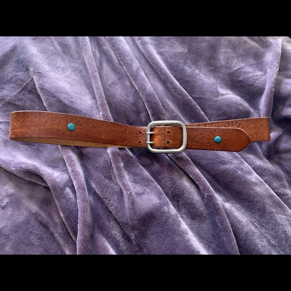 Leather double buckle belt w faux turquoise accent